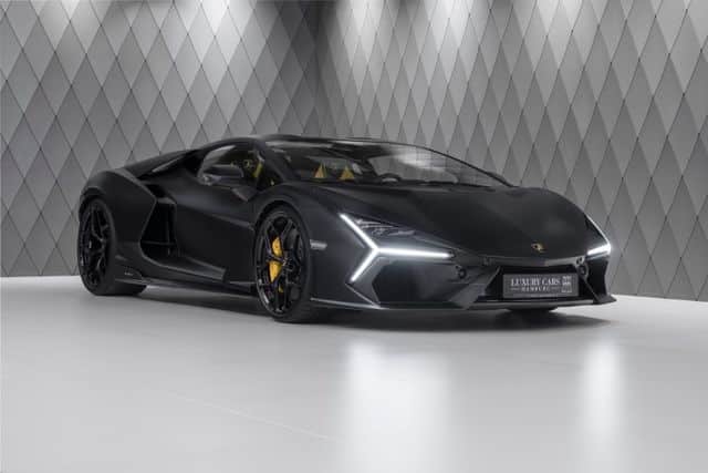 LAMBORGHINI Revuelto 453009874